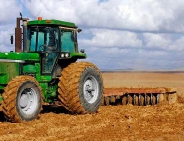 Αγρότης βρέθηκε νεκρός κάτω από το τρακτέρ του στην Κρήτη